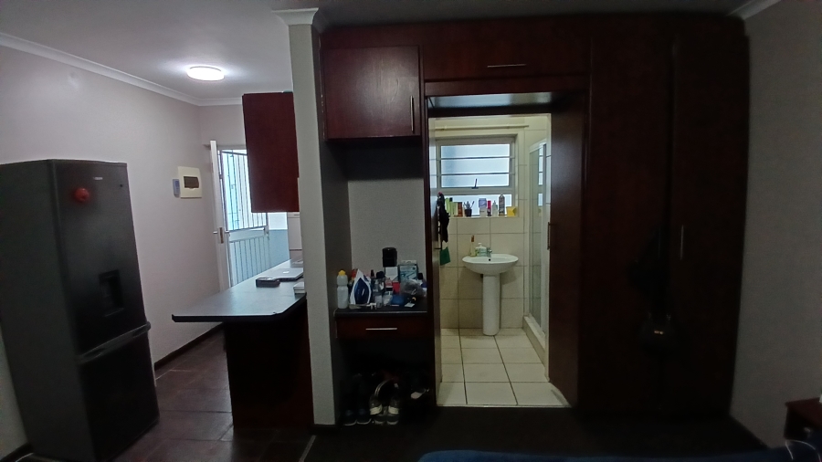 To Let 1 Bedroom Property for Rent in Summerstrand Eastern Cape
